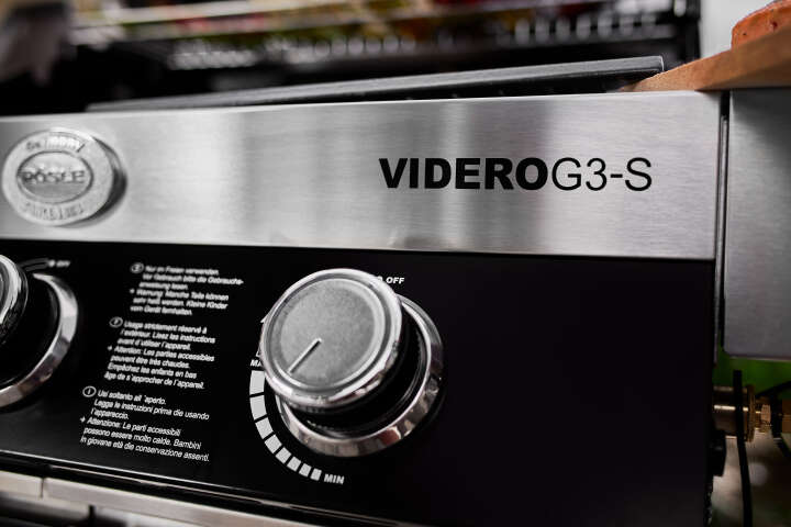 RÖSLE Gasgrill BBQ-Station VIDERO G3-S Vario+ mit Grillplatte & Schutzhülle